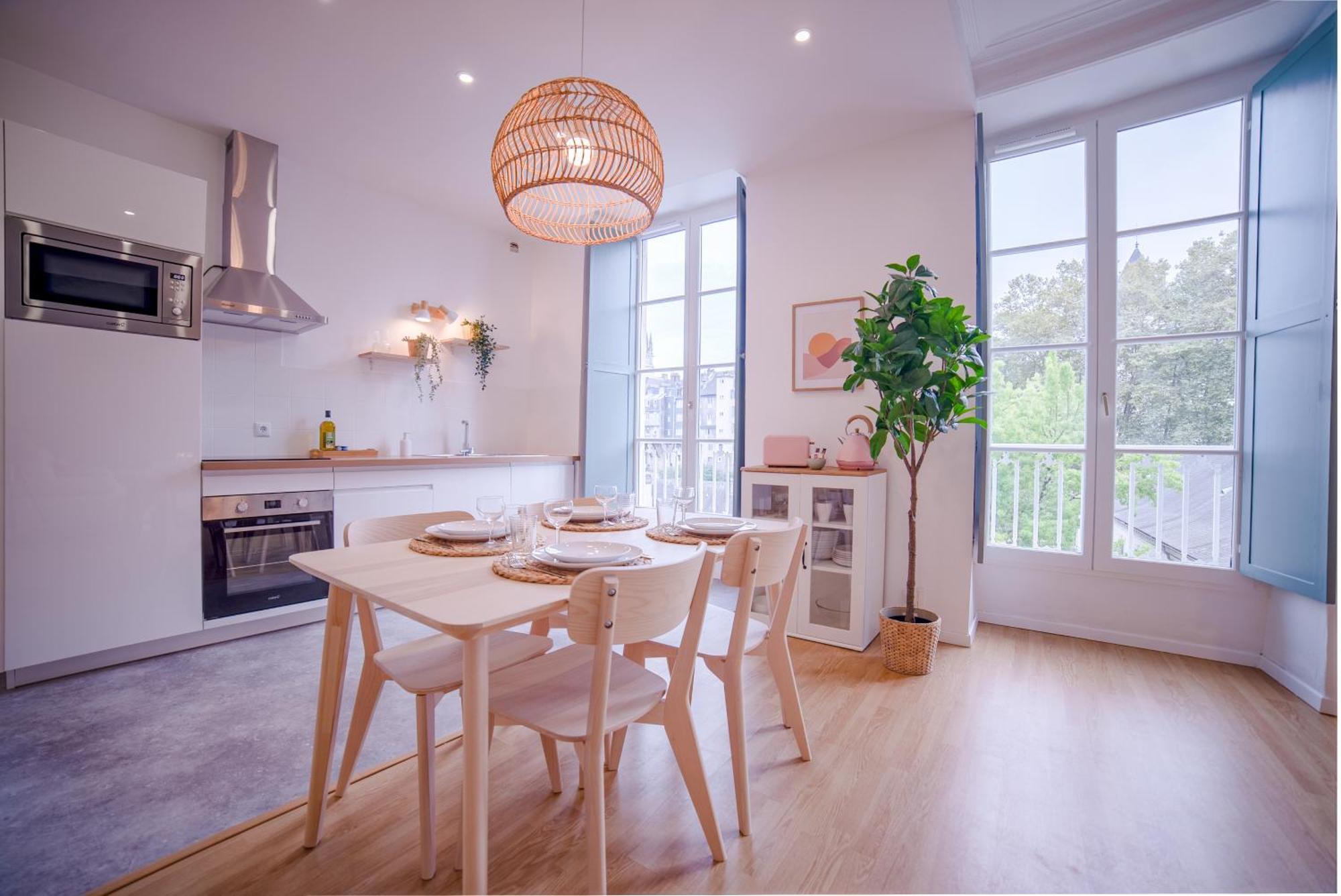 La Vue Royale - Face Au Chateau - Wifi - 4 Personnes Pau Kültér fotó