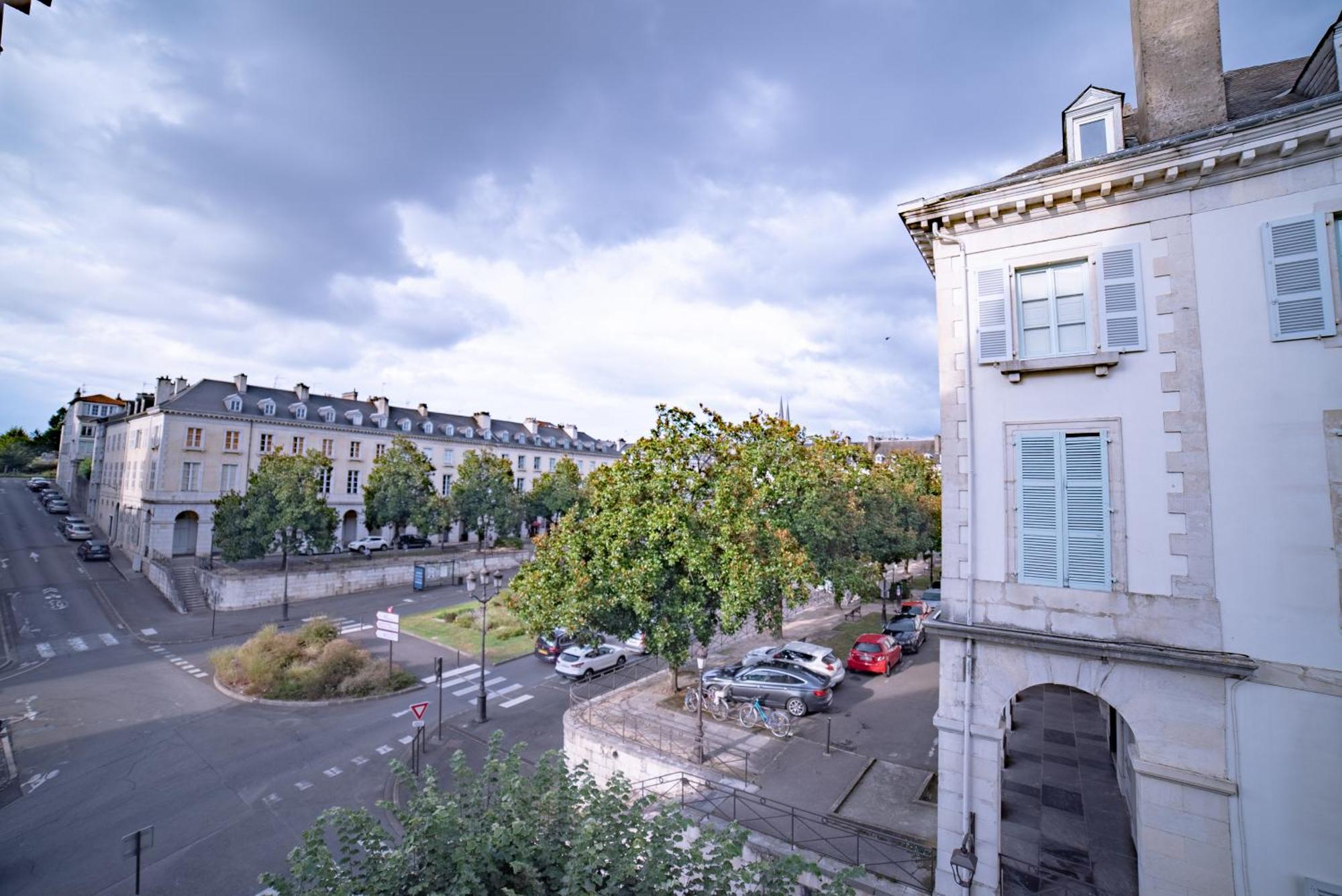 La Vue Royale - Face Au Chateau - Wifi - 4 Personnes Pau Kültér fotó